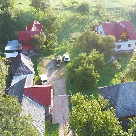 у потічка Апартаменты Изки